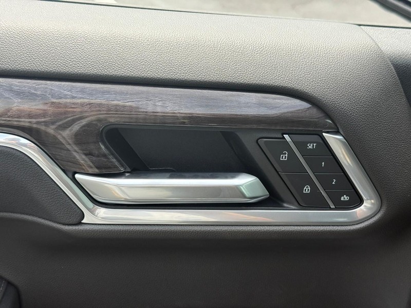 Chevrolet Silverado 1500 Vehicle Full-screen Gallery Image 11