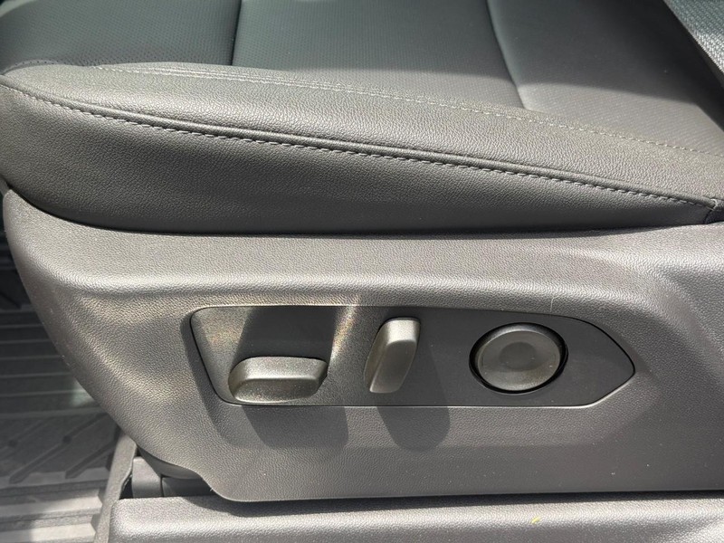 Chevrolet Silverado 1500 Vehicle Full-screen Gallery Image 13