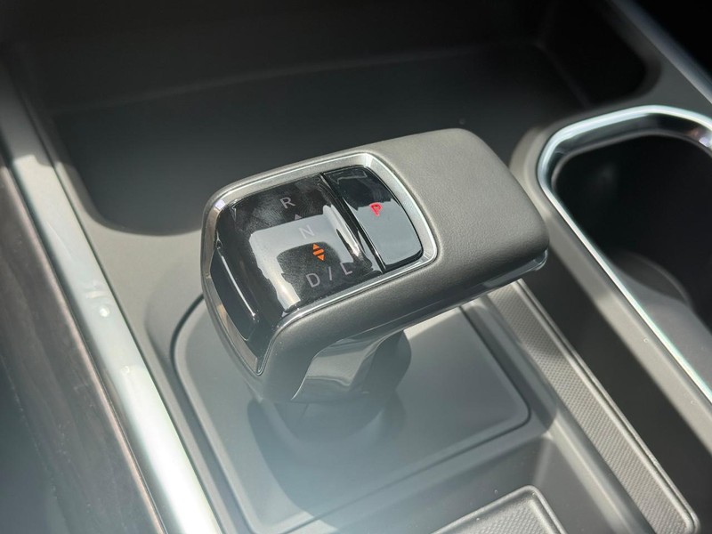 Chevrolet Silverado 1500 Vehicle Full-screen Gallery Image 16
