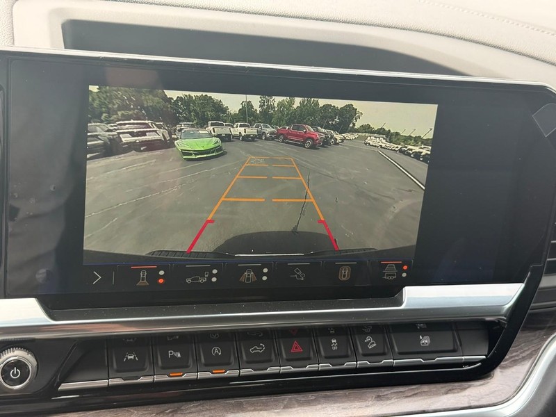 Chevrolet Silverado 1500 Vehicle Full-screen Gallery Image 18