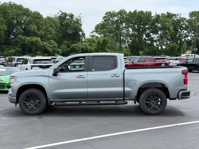 Chevrolet Silverado 1500 Vehicle Full-screen Gallery Image 2