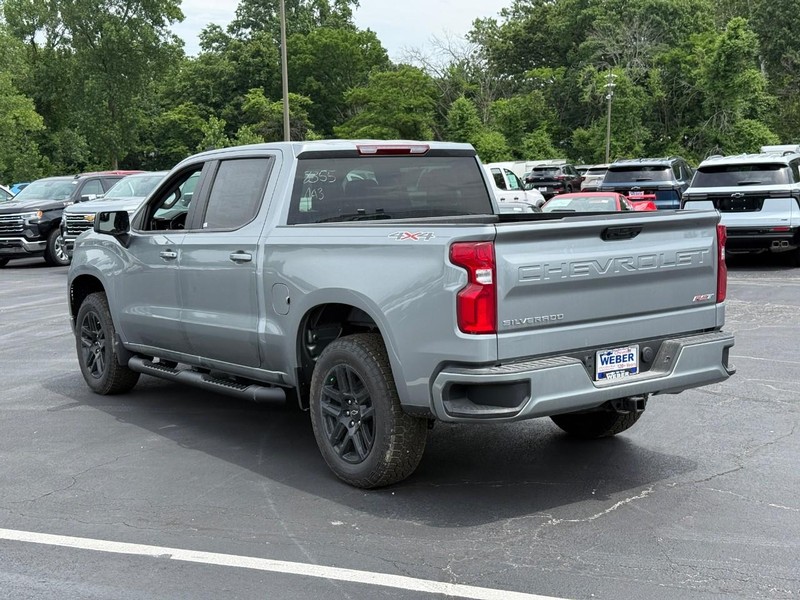 Chevrolet Silverado 1500 Vehicle Full-screen Gallery Image 3