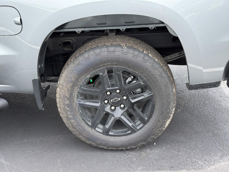 Chevrolet Silverado 1500 Vehicle Full-screen Gallery Image 4