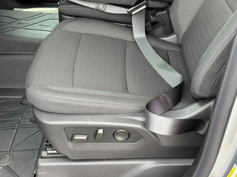 Chevrolet Silverado 1500 Vehicle Full-screen Gallery Image 12