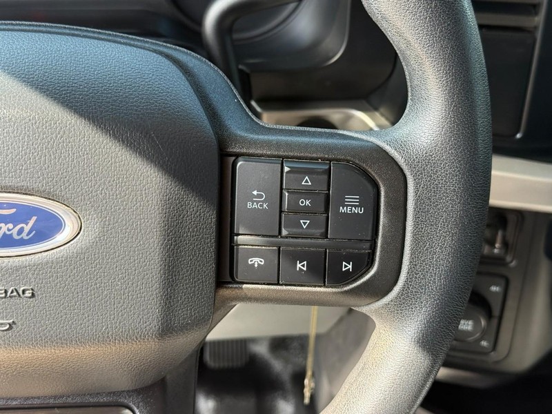Ford Super Duty F-250 SRW Vehicle Full-screen Gallery Image 13