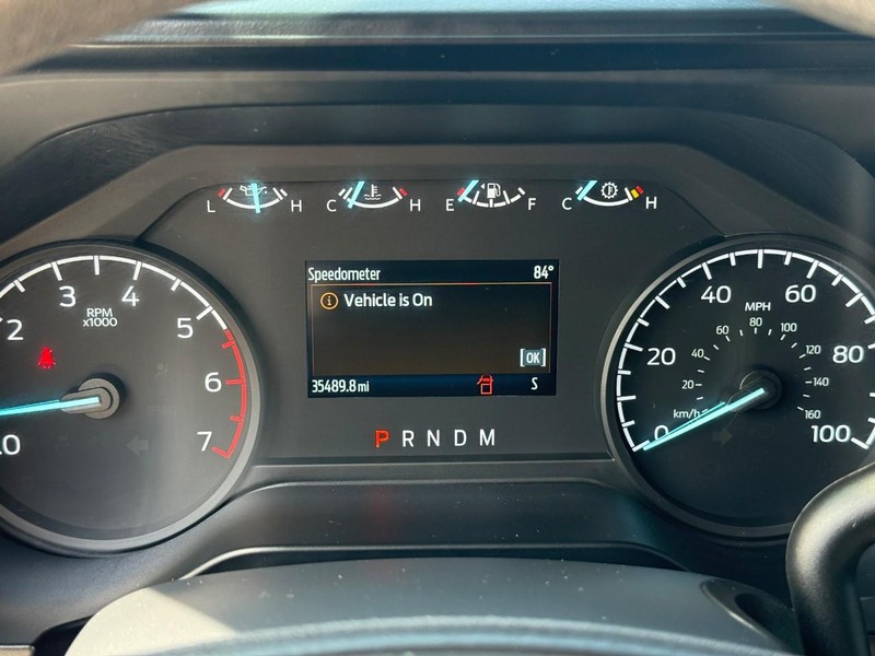 Ford Super Duty F-250 SRW Vehicle Full-screen Gallery Image 14