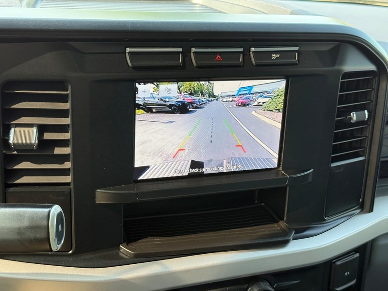 Ford Super Duty F-250 SRW Vehicle Full-screen Gallery Image 15