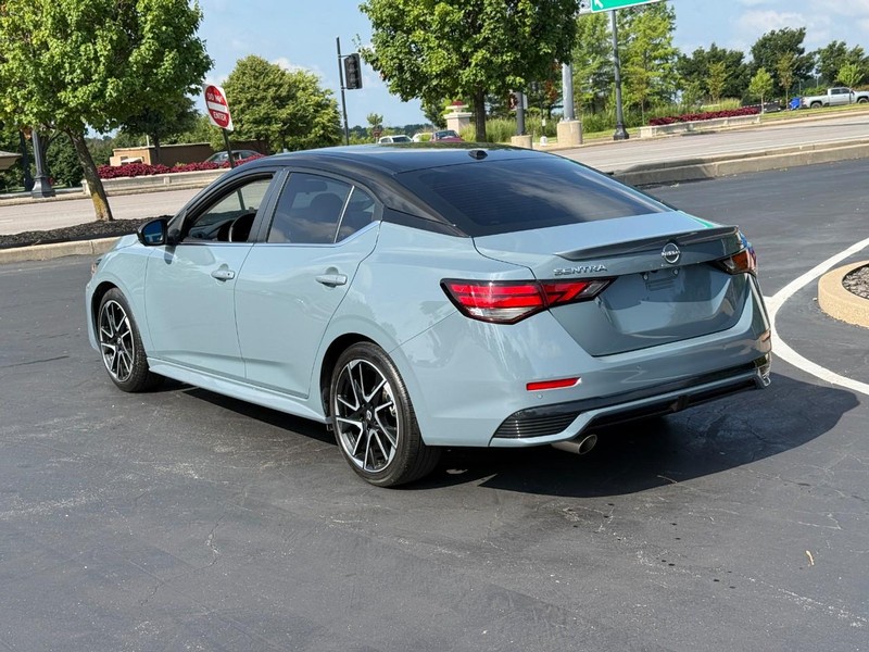 Nissan Sentra Vehicle Full-screen Gallery Image 3