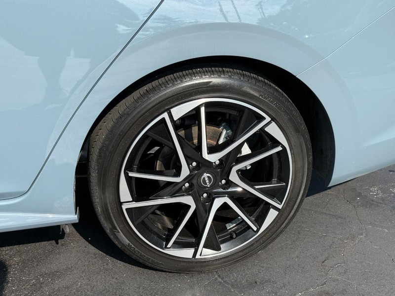 Nissan Sentra Vehicle Full-screen Gallery Image 4