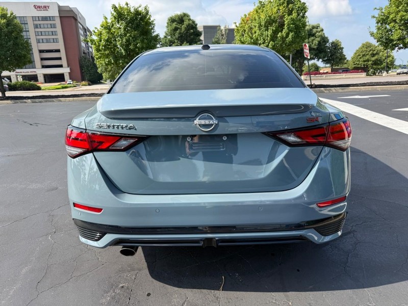 Nissan Sentra Vehicle Full-screen Gallery Image 6