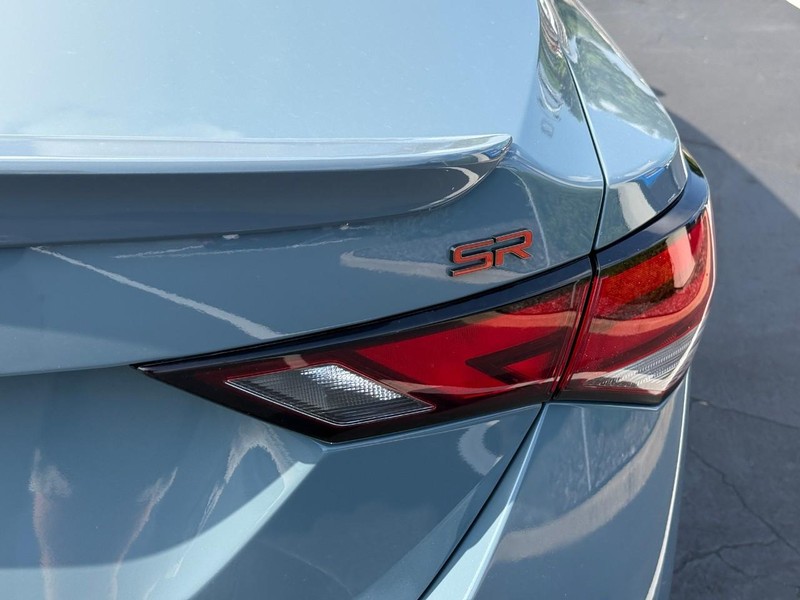 Nissan Sentra Vehicle Full-screen Gallery Image 7