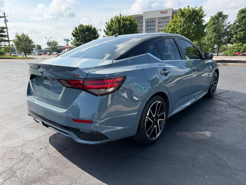 Nissan Sentra Vehicle Full-screen Gallery Image 8