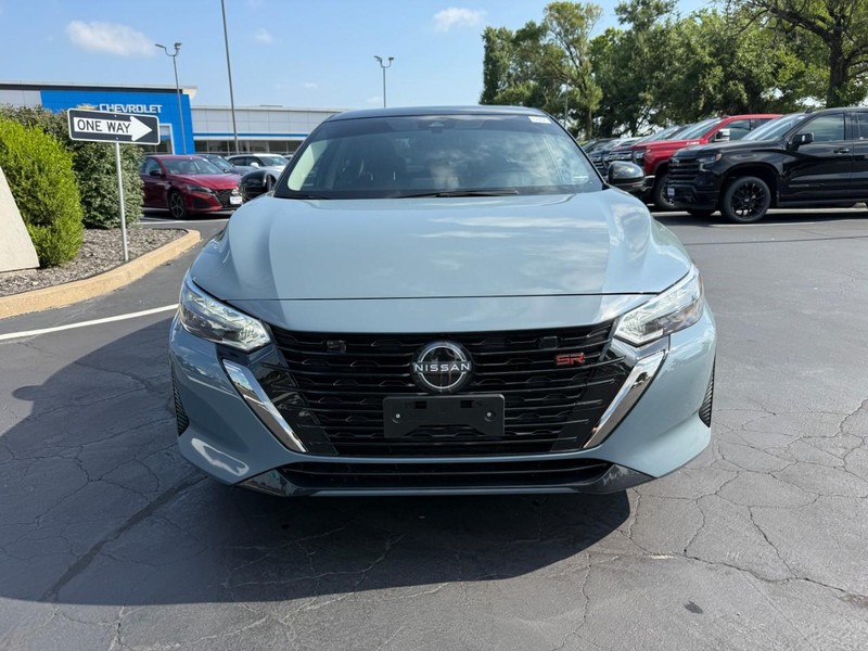 Nissan Sentra Vehicle Full-screen Gallery Image 10