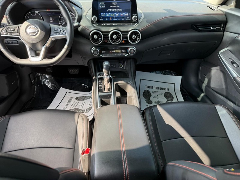 Nissan Sentra Vehicle Full-screen Gallery Image 12