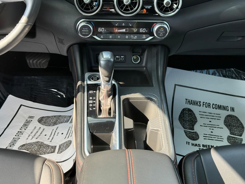 Nissan Sentra Vehicle Full-screen Gallery Image 16