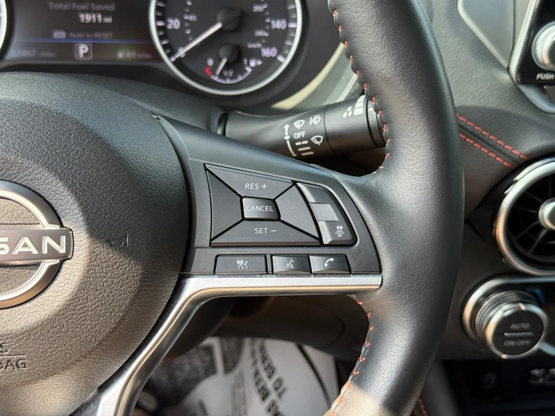 Nissan Sentra Vehicle Full-screen Gallery Image 21