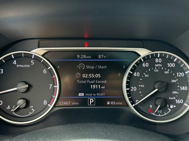 Nissan Sentra Vehicle Full-screen Gallery Image 22