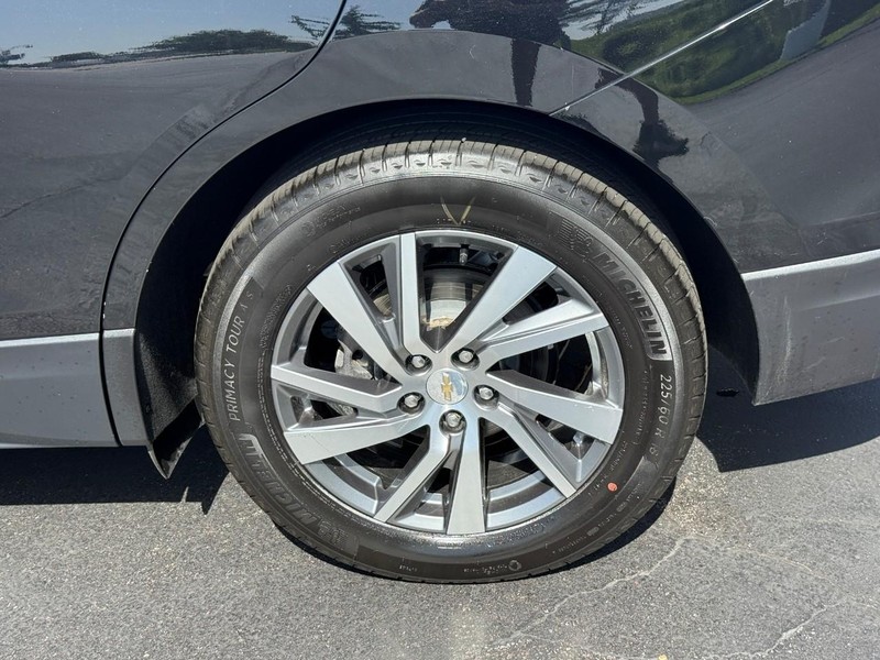 Chevrolet Equinox Vehicle Full-screen Gallery Image 4