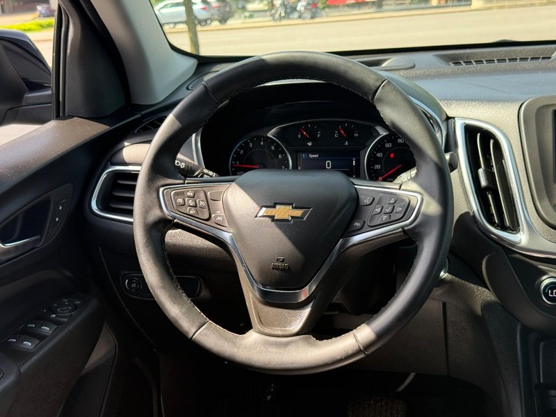 Chevrolet Equinox Vehicle Full-screen Gallery Image 12