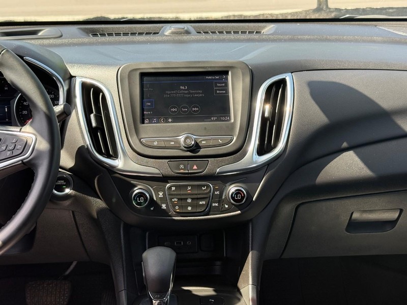 Chevrolet Equinox Vehicle Full-screen Gallery Image 13