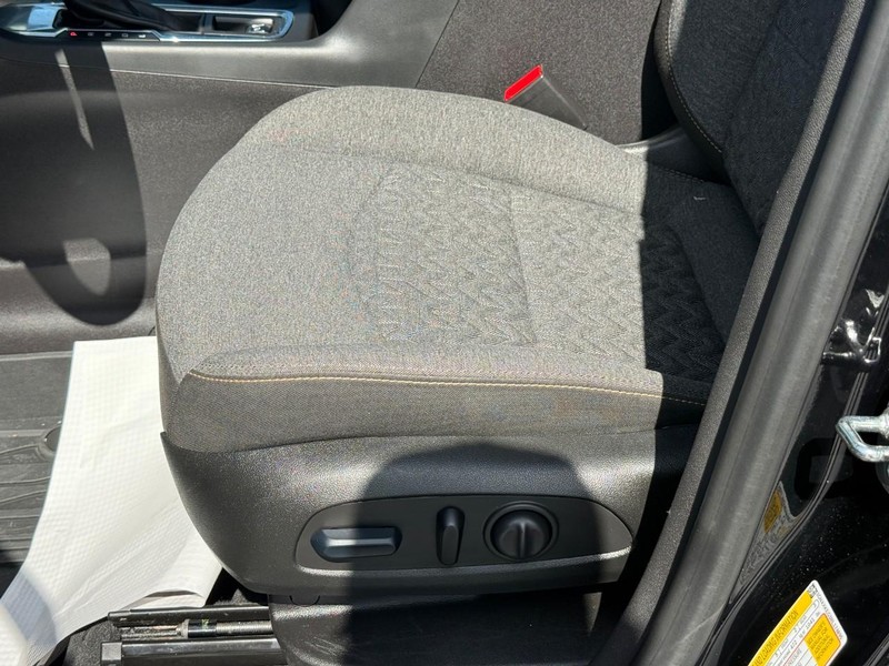 Chevrolet Equinox Vehicle Full-screen Gallery Image 16