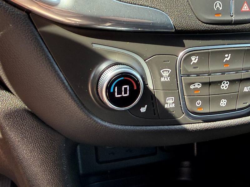 Chevrolet Equinox Vehicle Full-screen Gallery Image 21
