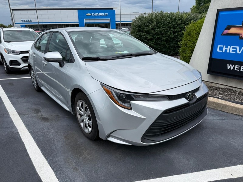 Toyota Corolla Vehicle Full-screen Gallery Image 2