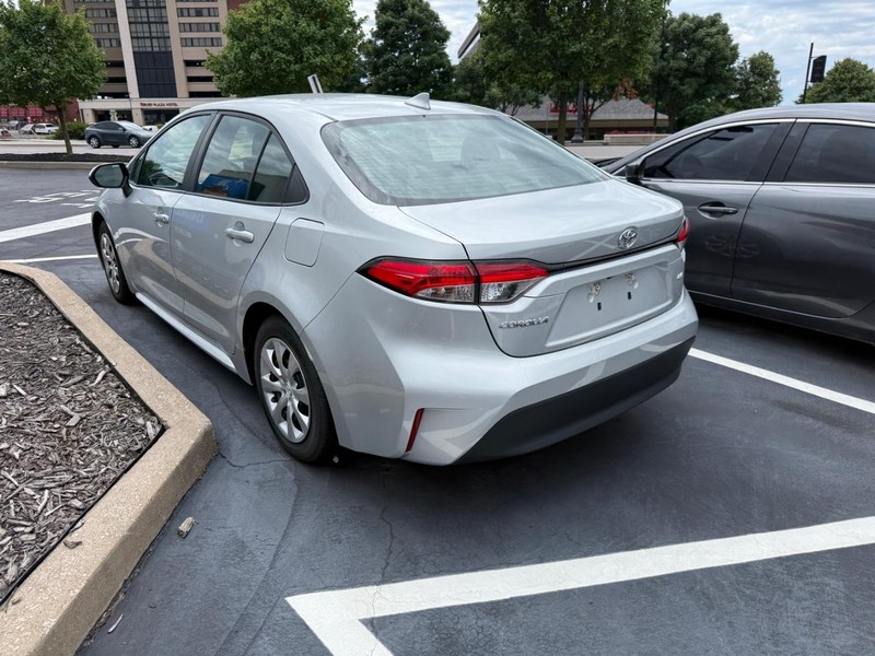 Toyota Corolla Vehicle Full-screen Gallery Image 3