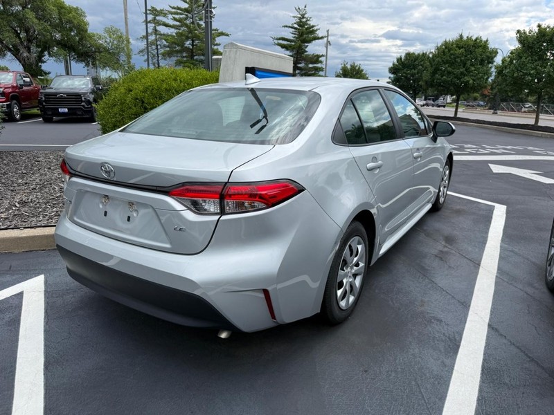 Toyota Corolla Vehicle Full-screen Gallery Image 4