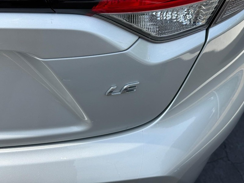 Toyota Corolla Vehicle Full-screen Gallery Image 5