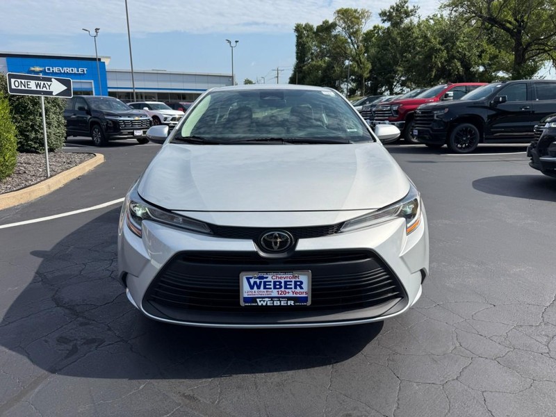 Toyota Corolla Vehicle Full-screen Gallery Image 9