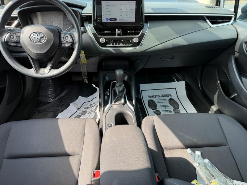 Toyota Corolla Vehicle Full-screen Gallery Image 11