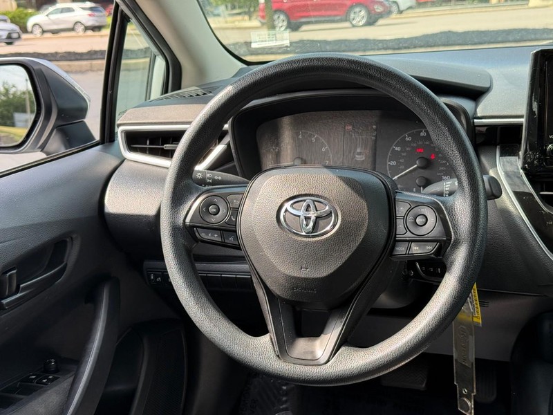 Toyota Corolla Vehicle Full-screen Gallery Image 12