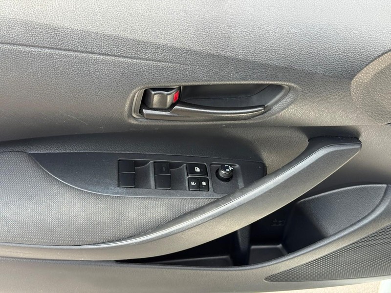 Toyota Corolla Vehicle Full-screen Gallery Image 16