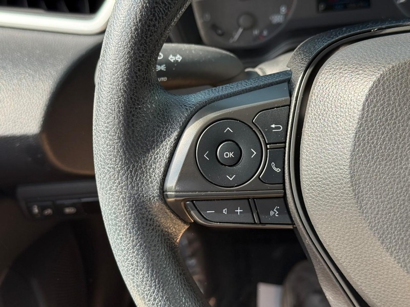 Toyota Corolla Vehicle Full-screen Gallery Image 18