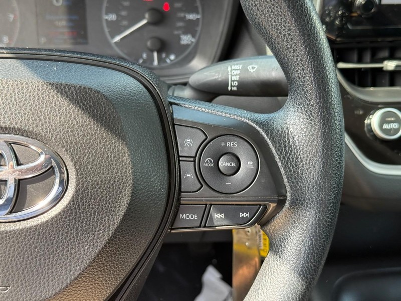 Toyota Corolla Vehicle Full-screen Gallery Image 19
