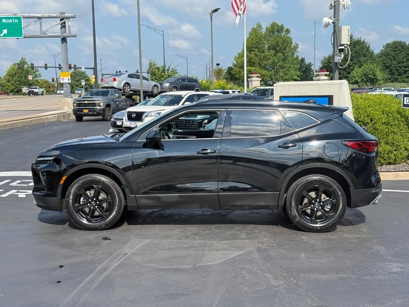 Chevrolet Blazer Vehicle Full-screen Gallery Image 2
