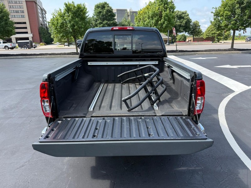 Nissan Frontier Vehicle Full-screen Gallery Image 5