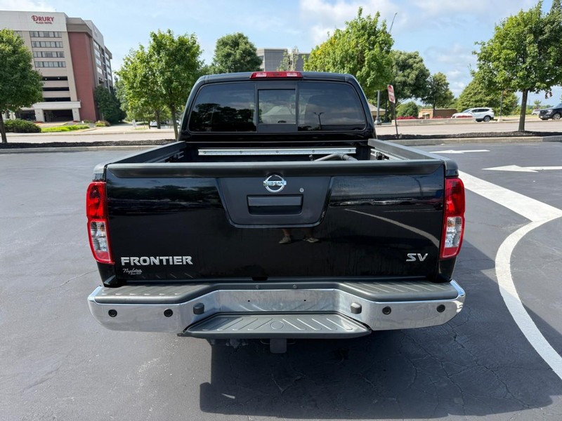 Nissan Frontier Vehicle Full-screen Gallery Image 6