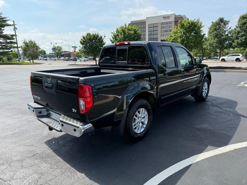 Nissan Frontier Vehicle Full-screen Gallery Image 7