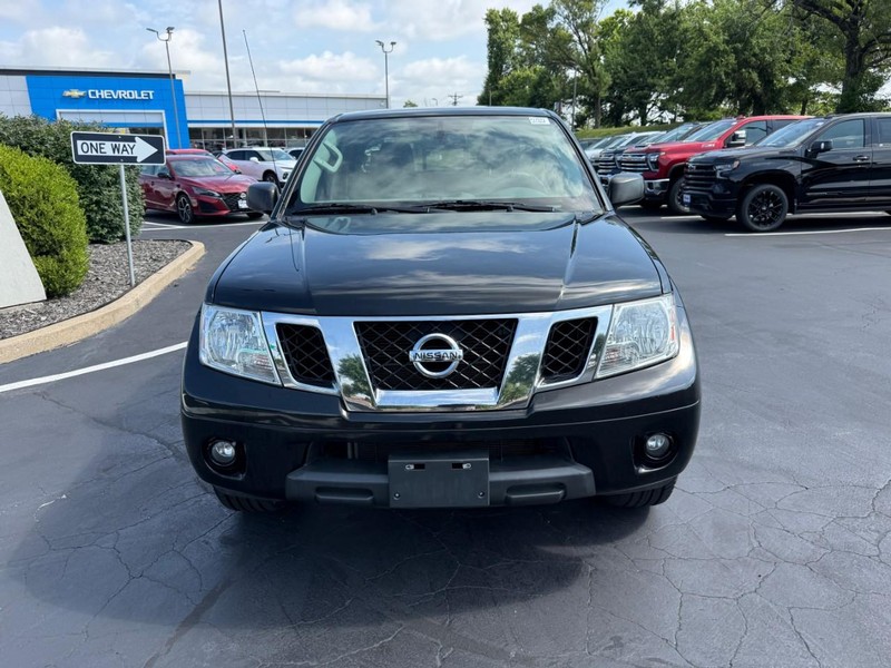 Nissan Frontier Vehicle Full-screen Gallery Image 9