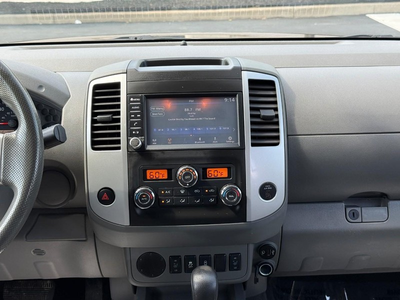 Nissan Frontier Vehicle Full-screen Gallery Image 13