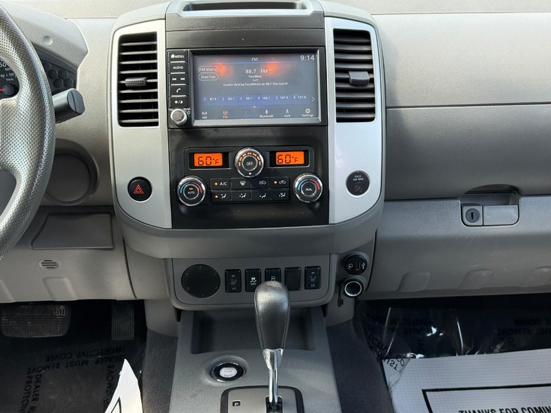 Nissan Frontier Vehicle Full-screen Gallery Image 14