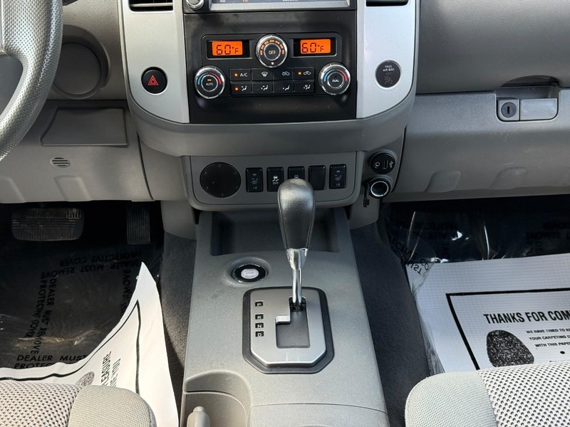 Nissan Frontier Vehicle Full-screen Gallery Image 15