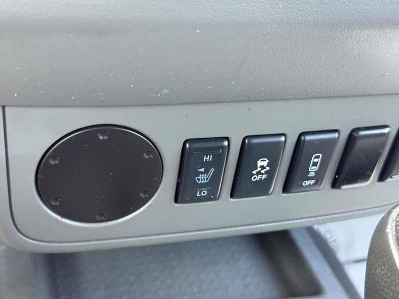 Nissan Frontier Vehicle Full-screen Gallery Image 18