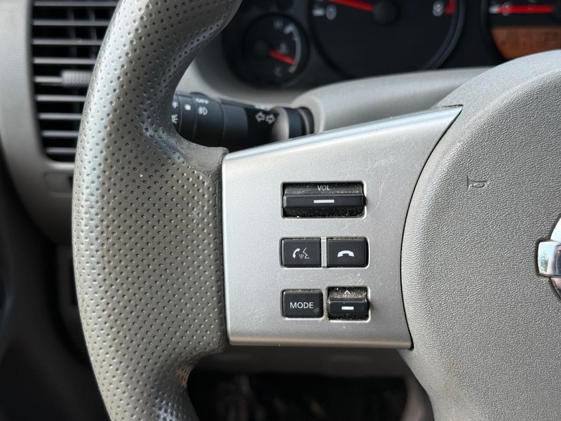 Nissan Frontier Vehicle Full-screen Gallery Image 21