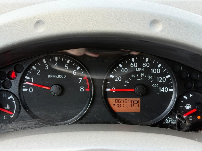 Nissan Frontier Vehicle Full-screen Gallery Image 22