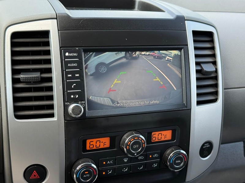 Nissan Frontier Vehicle Full-screen Gallery Image 23