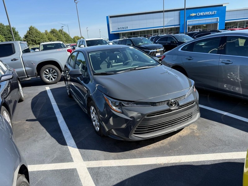 Toyota Corolla Vehicle Full-screen Gallery Image 3