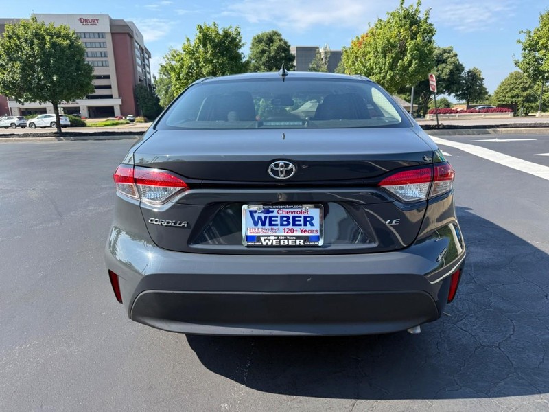 Toyota Corolla Vehicle Full-screen Gallery Image 6